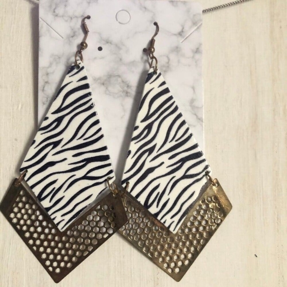 Zebra Stripe Wooden Diamond Shape Fashion Pierced Earrings Gold Tone Accents